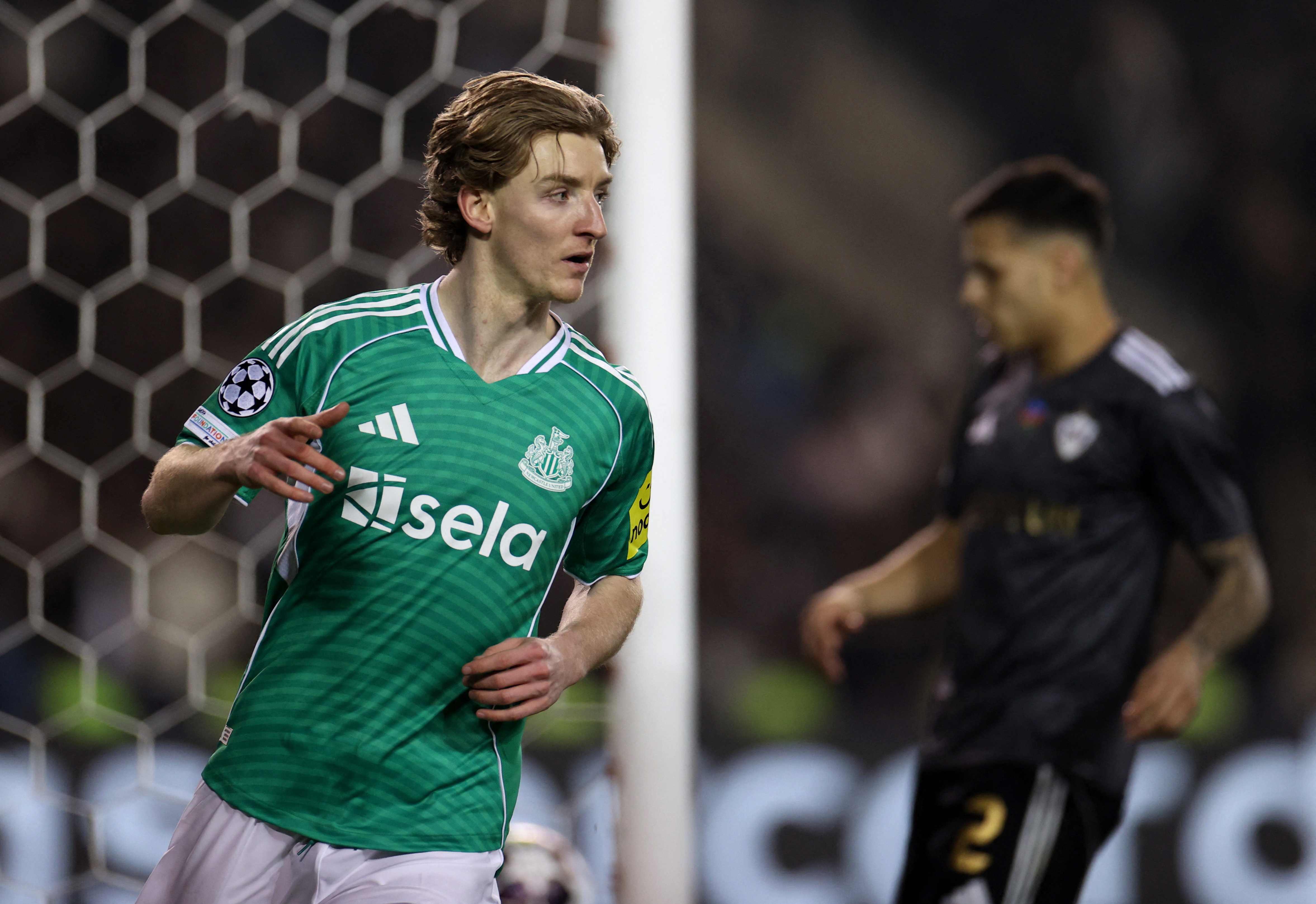 拜仁施压纽卡：先签戈登再压价，拒付7500万镑