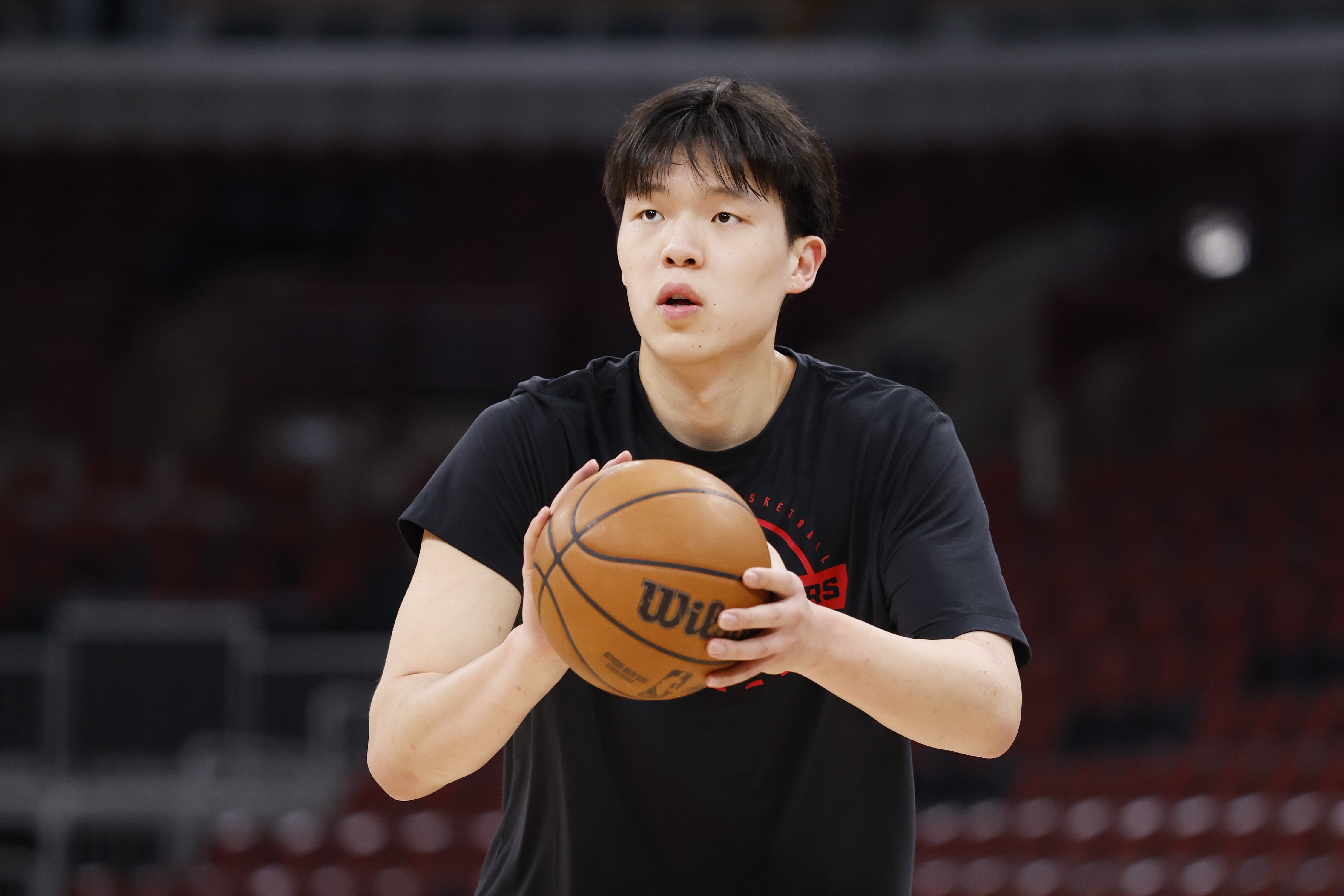 杨瀚森季后赛4场合计4分03秒 三分2中0仅1篮板