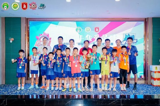 周穗安：未来将铺设更多微型足球场，让青少年“下楼即踢球”