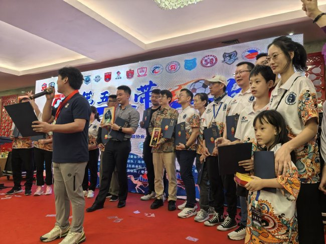 第五届一带一路华人华商足球邀请赛雅加达落幕 柬埔寨金边龙之队夺冠