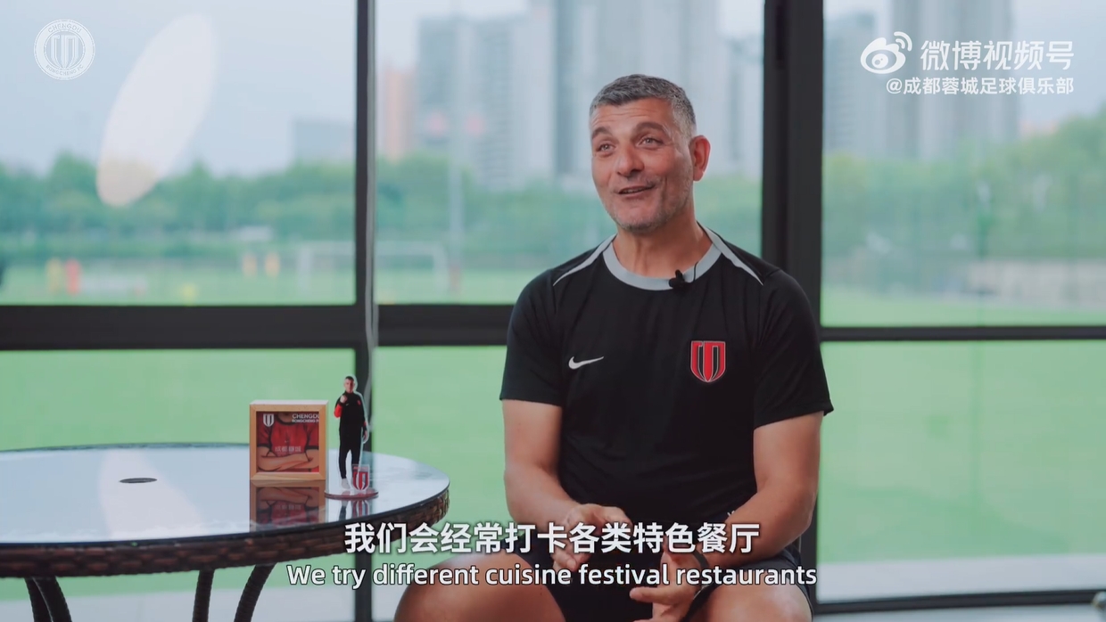 蓉城主帅川味初体验：兔头征服味蕾，甜豆花遭差评